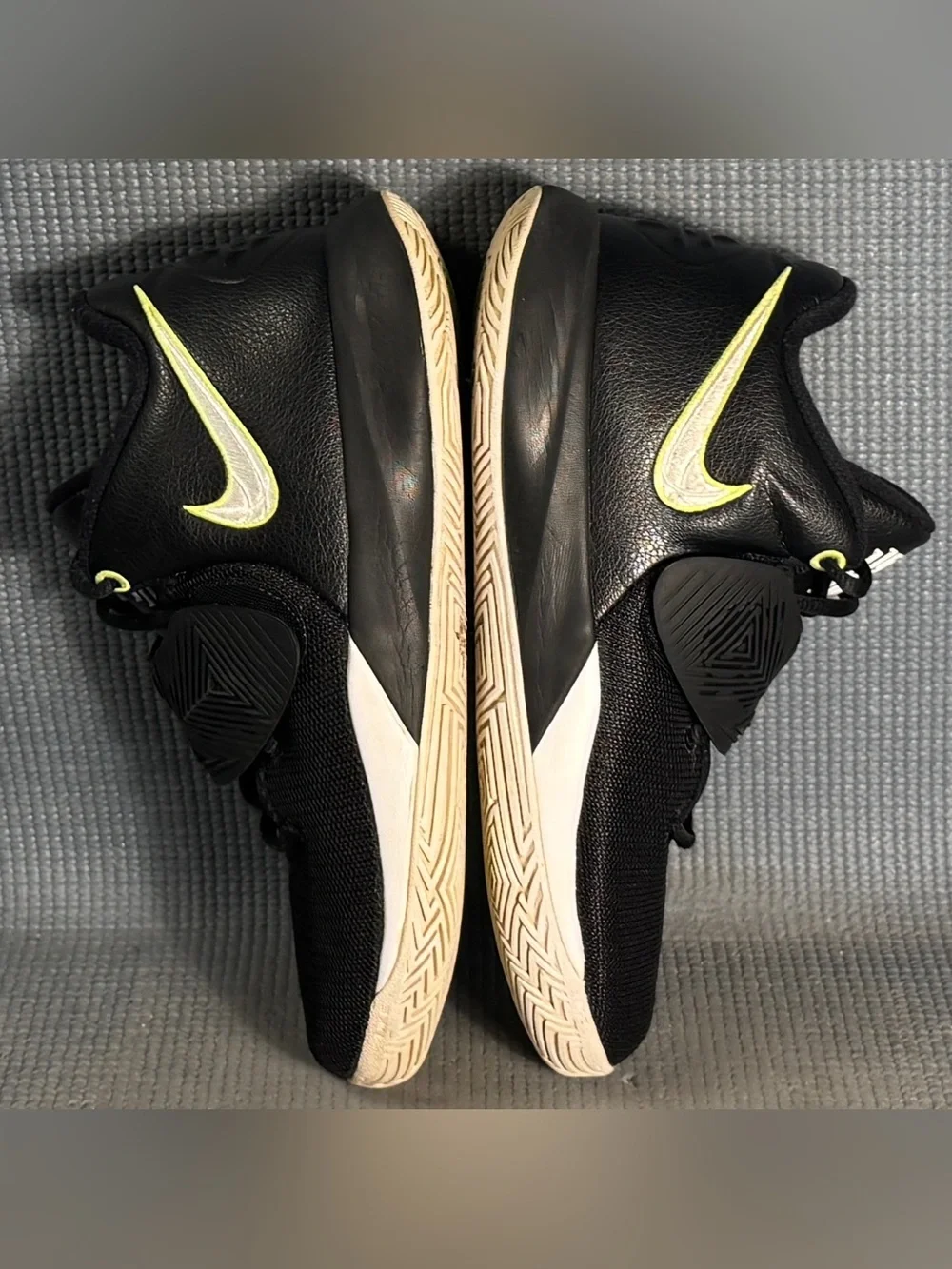 Nike Boy’s Kyrie Flytrap III Black/White-Volt (GS)  Shoes BQ5620-001 Size 7Y